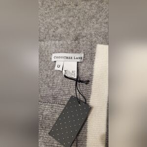 Cross Tree scarf with pockets